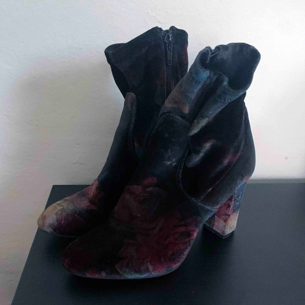 Madden Girl Women's Crushed Velvet Booties Size 6